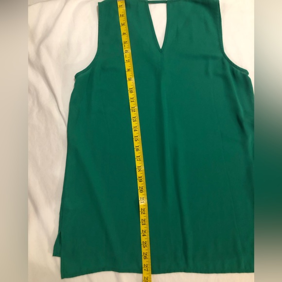Pleione, emerald green sleeveless blouse with v in front & v cutout in back, S - Picture 9 of 11